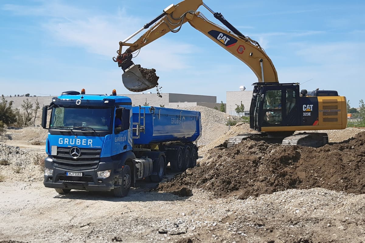 LKW + Bagger - GRUBER Umwelt GmbH & Co KG